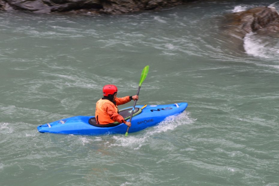How to Paddle a Kayak Straight – Skill tips
